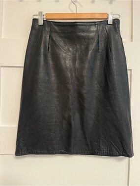 Cactus Black Leather Pencil Skirt with Subtle Seams